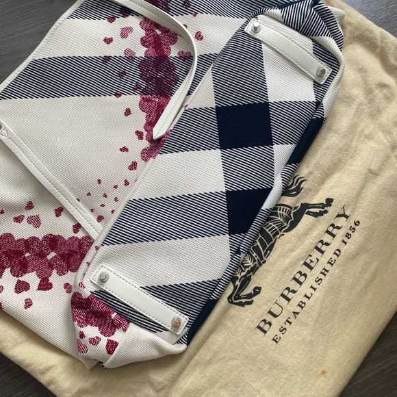 Burberry Heart Canvas Tote - Picture 3 of 7